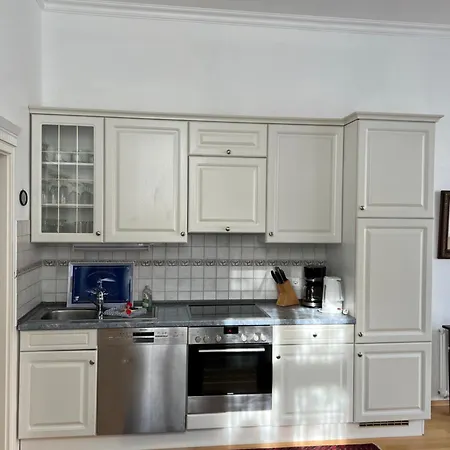 Schoene In Seebad Bansin 200m Vom