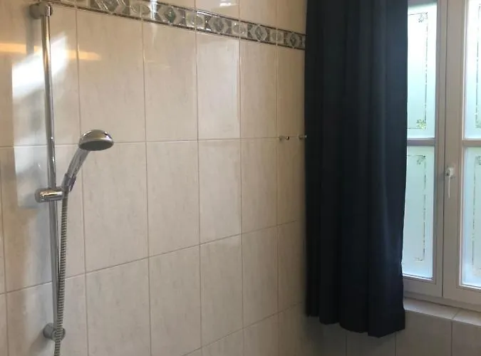 Schoene In Seebad Bansin 200m Vom * הרינגסדורף